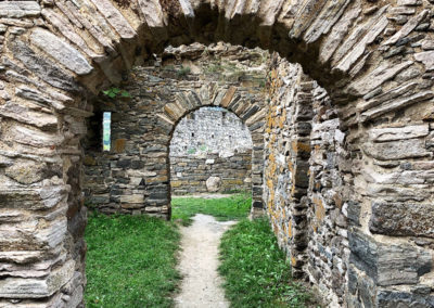 ruine_hinterhaus_torbogen