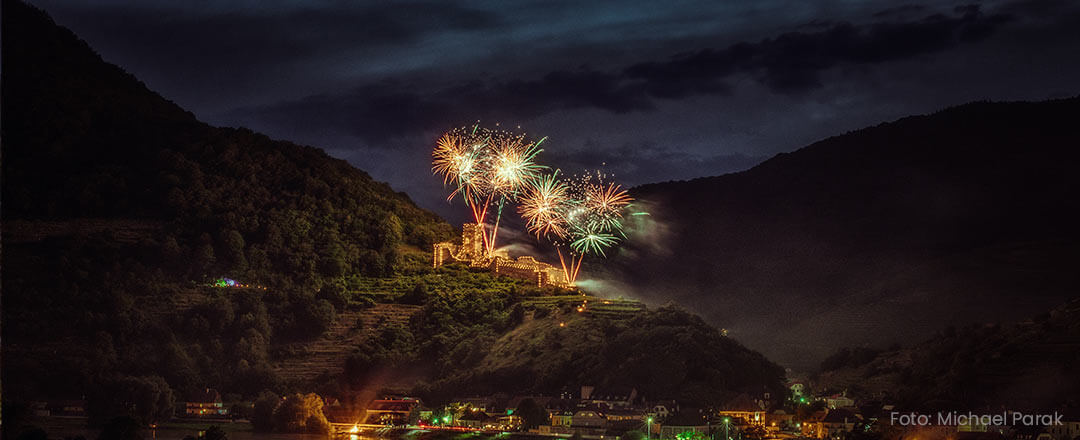 sonnenwende_wachau_feuerwerk_ruine